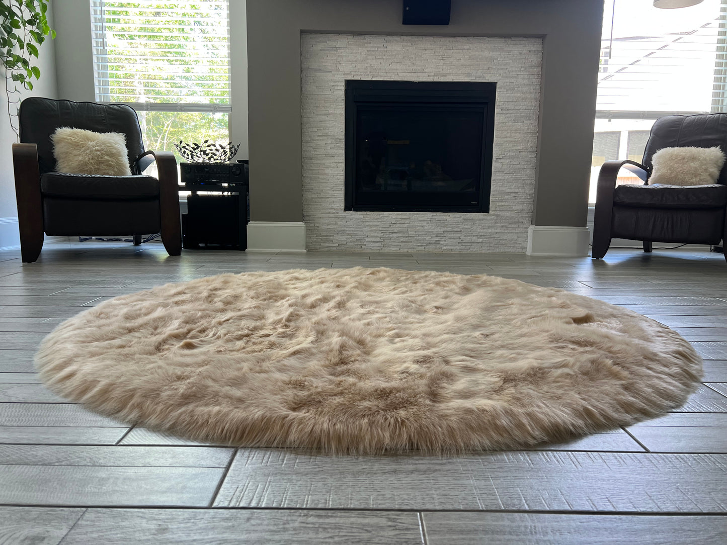Runder Teppich aus Kunstschaffell, 6 Fuß (180 cm Durchmesser)