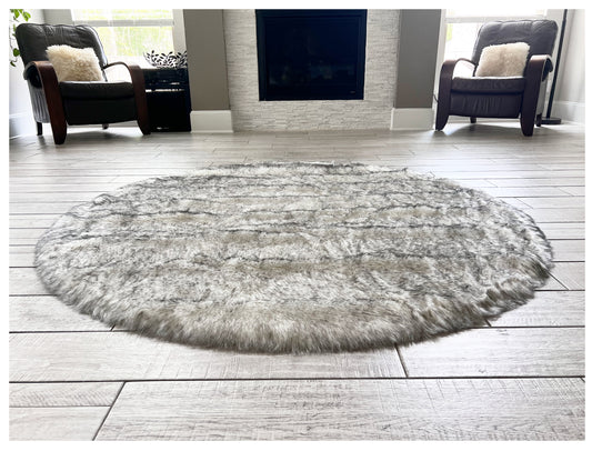 Runder Teppich aus Kunstschaffell, 10' (320 cm Durchmesser)